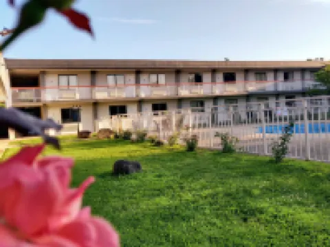 Sprucewood Inn Hotels in Elyria