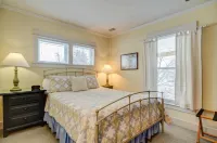 Captain's Cottage Suites Hotels in Grand Haven