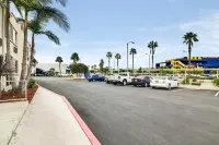 モーテル 6 カーソン カリフォルニア - 駐車場