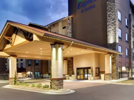 Holiday Inn Express & Suites Helen