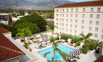 Pasadena Hotel & Pool