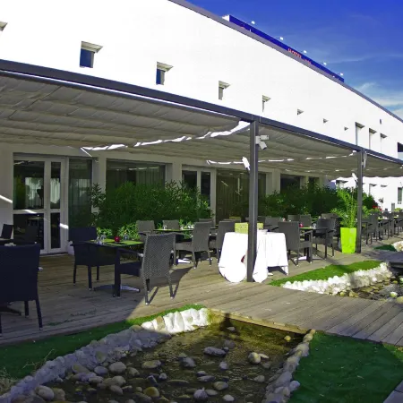 Kyriad Prestige Montpellier Ouest - Croix d'Argent Отели рядом с достопримечательностью «Больница «Сен-Рош»»