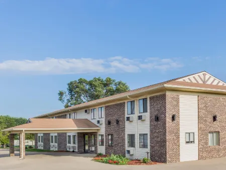 Super 8 by Wyndham Madison