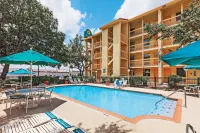 La Quinta Inn by Wyndham San Antonio I-35 N at Toepperwein - Pools