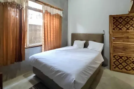 Sukawana Guest House Mitra RedDoorz Отели в г. Jatiwangi