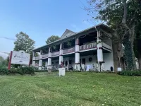 Armour's Hotel Hotels near Long Hungry Creek Farm