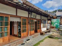 Jeonju Hanok Manhwajeong Hansik Babsang