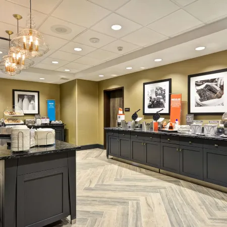 Hampton Inn & Suites Detroit/Warren