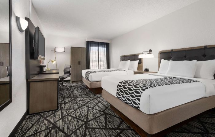 La Quinta Inn & Suites by Wyndham Cleveland Airport West