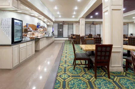 Holiday Inn Express & Suites South Padre Island Отели рядом с достопримечательностью «Sea Turtle, Inc.»