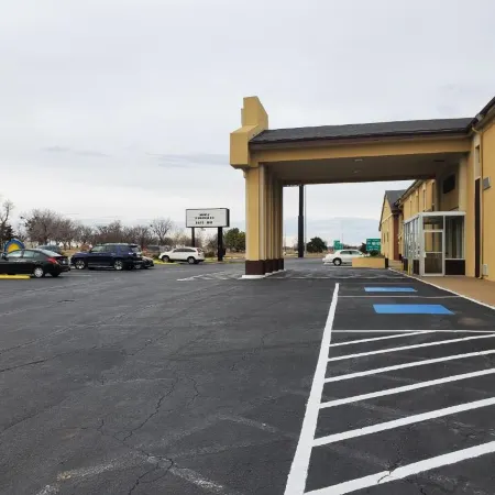 Days Inn by Wyndham Lawton