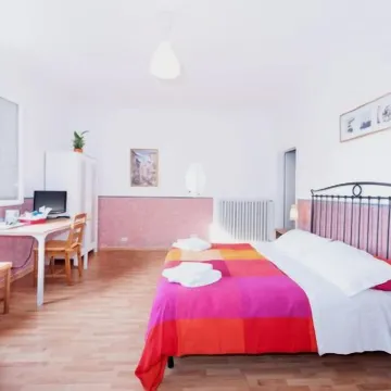 Soggiorno Venere Hoteles cerca de Basílica de la Santa Cruz
