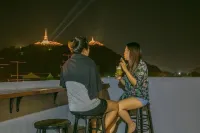 Chedi View Hostel Hotell i Ton Mamuang
