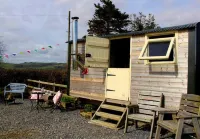 The Shearer's Hut, Sleeps 2, Wood Burner, Fire Pit Hotels in Llangadog