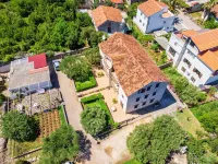 Apartments Pharos