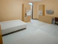 Shofy Guest House Mitra RedDoorz Hotels in Kecamatan Rancasari