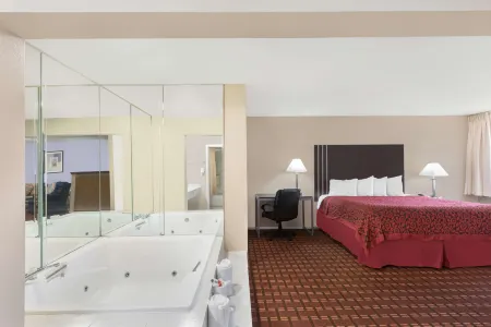 Days Inn by Wyndham College Station University Drive