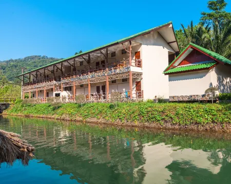 Chai Chet Resort Koh Chang Отели рядом с достопримечательностью «Водопад Клонг Плу»