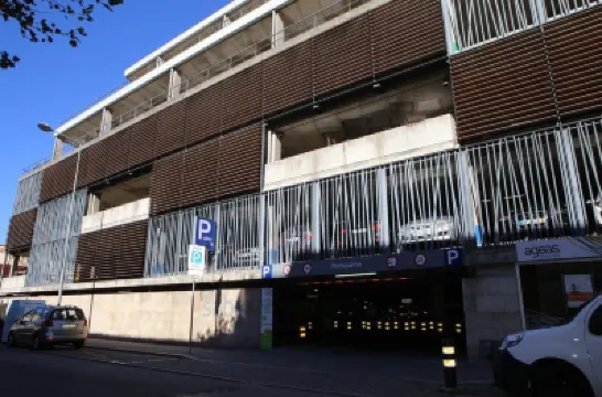 艾爾雷伊家庭旅館 Câmara Municipal de Matosinhos附近的飯店