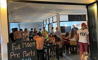Eclipse Hostel and Bar