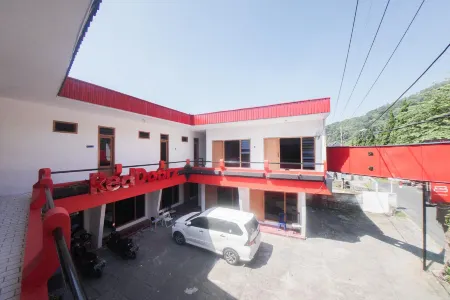 RedDoorz @ Tretes 2 Отели в г. Приген