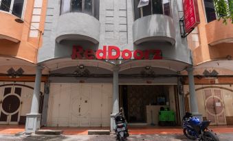 RedDoorz at Jalan Asia Medan