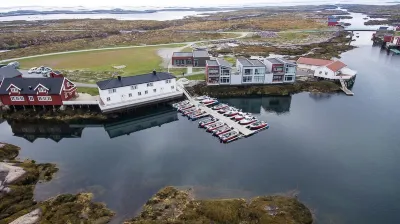 Sula Rorbuer og Havhotell Hotels near Kvaløya