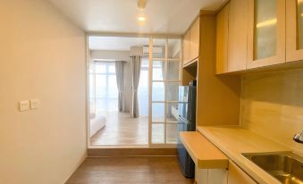 Cozy and Simple Big Studio Vasanta Innopark Apartment