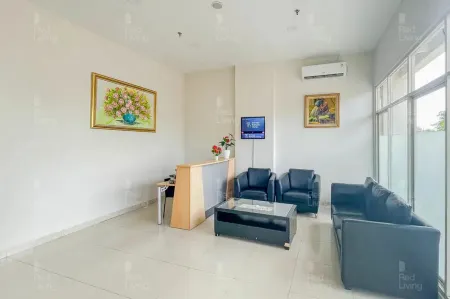 RedLiving Apartemen Green Lake View Cimanggis - Win Property Отели в г. Cimanggis