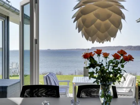 "Lander" - 20m from the Sea