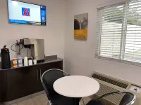 Motel 6 Orange, CA - Anaheim - 2-Star
