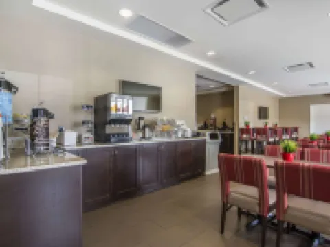 Comfort Suites Regina Hotels in Regina