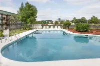 Super 8 by Wyndham Valdosta Mall - 2-Star
