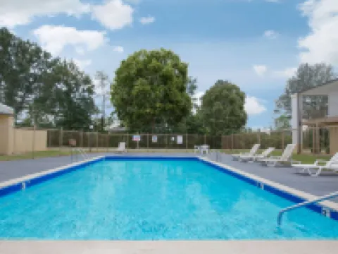 Super 8 by Wyndham Brinkley Hotels in Brinkley