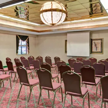 Days Inn & Suites by Wyndham Hickory