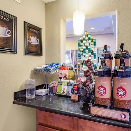 AmericInn by Wyndham des Moines Airport