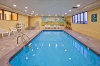 La Quinta Inn & Suites by Wyndham Salina - Swimmingpools