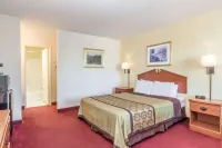 Super 8 by Wyndham Bakersfield/Central - balcony
