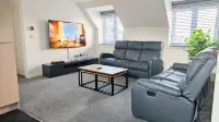 Stunning Two-Bedroom Apartment at A3Ree, Free Parking, Near Cribbs Causeway Mall Các khách sạn ở 