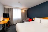 Holiday Inn Express Leeds - City Centre ウェスタン・フラッツ・クリフ・パーク周辺のホテル