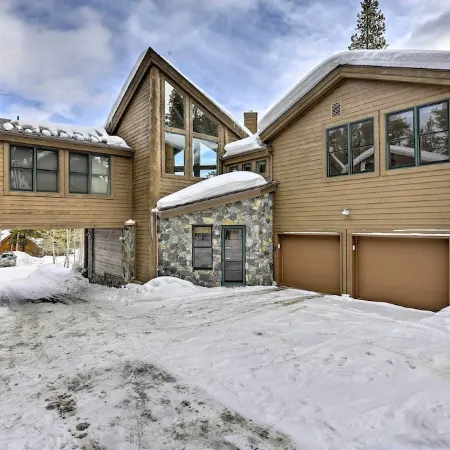 Ski-in/Out Breckenridge Gem w/ Hot Tub!