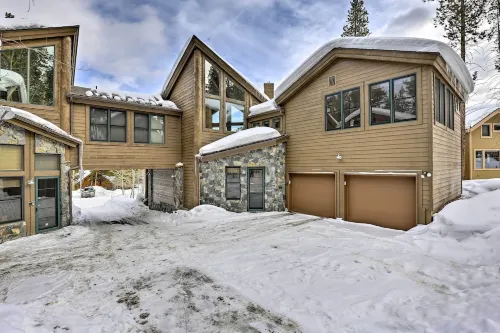 Ski-in/Out Breckenridge Gem w/ Hot Tub! - سبا