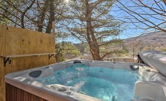Peaceful Cottage w/ Views - Pets Welcome! - Housity