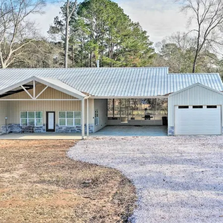 Home w/ Screened Porch - Near Toledo Bend Lake!
