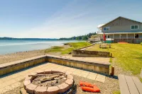 Waterfront Hood Canal Cottage Steps to the Beach!
