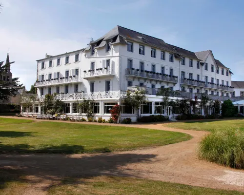 Le Grand Hotel des Bains & Spa - Bretagne Hotels in Locquirec