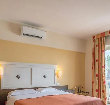 Hotel Orizzonte Отели рядом с достопримечательностью «Пляж Спизоне»