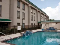 Hampton Inn Marshall - Pool