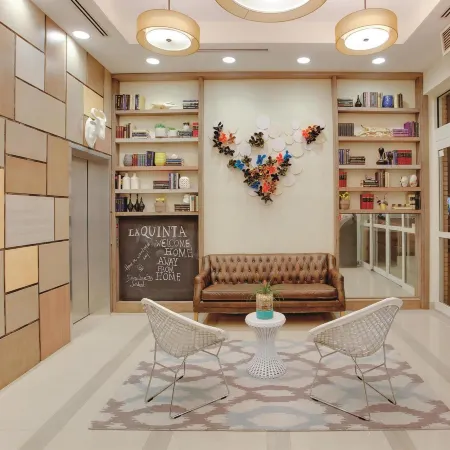La Quinta Inn & Suites by Wyndham Brooklyn Downtown Отели рядом с достопримечательностью «Союз Холл»