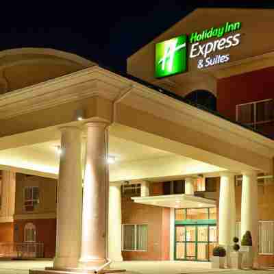 Holiday Inn Express & Suites Edson Hotel Exterior